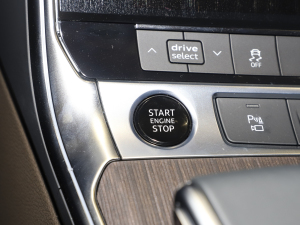 2022��45 TFSI quattro S-line Ҋ�h���������b �п؅^