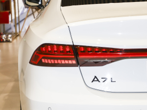 2022��45 TFSI quattro S-line Ҋ�h(yu��n)���׺����b ��(x��)��(ji��)���^