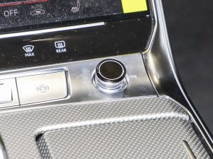 2022��45 TFSI quattro S-line Ҋ�h���׺����b ����{��