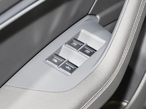 2022��45 TFSI quattro S-line Ҋ�h���׺����b ����܇�����ƅ^