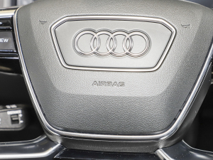 2022��45 TFSI quattro S-line Ҋ�h���׺����b �п؅^