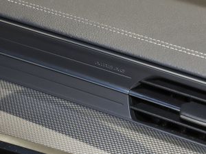 2022��45 TFSI quattro S-line Ҋ�h���׺����b �п؅^