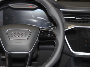 2022��45 TFSI quattro S-line ����ʿ�� �п؅^