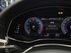 2022��45 TFSI quattro S-line ����ʿ�� �п؅^