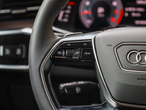 2022��45 TFSI quattro S-line Ҋ�h���������b �п؅^