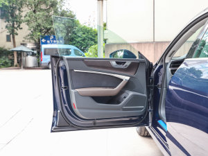 2022��45 TFSI quattro S-line Ҋ�h���������b �{�λ܇�T