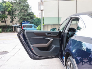 2022��45 TFSI quattro S-line Ҋ�h���������b ���܇�T