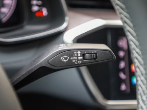 2022��45 TFSI quattro S-line Ҋ�h���������b �п؅^