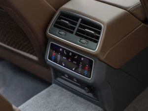 2022��45 TFSI quattro S-line Ҋ�h���������b �п؅^