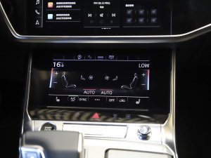 2022��45 TFSI quattro S-line �L�Tʿ ���{�{��