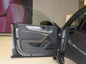 2022��45 TFSI quattro S-line �L�Tʿ �{�λ܇�T