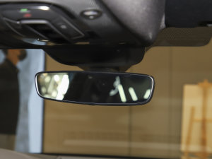 2022��45 TFSI quattro S-line �L�Tʿ ܇�Ⱥ�ҕ�R