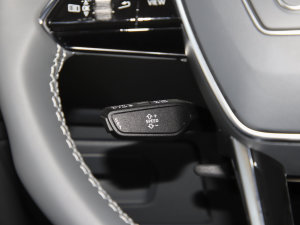 2022��45 TFSI quattro S-line �L�Tʿ �п؅^