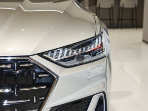 2022��45 TFSI quattro S-line ʥ�Tʿ �������^
