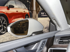 2022��45 TFSI quattro S-line ʥ�Tʿ �������^