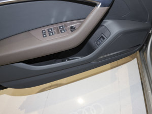 2022��45 TFSI quattro S-line ʥ�Tʿ ǰ�T������g