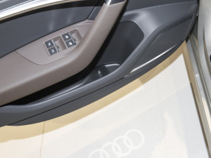 2022��45 TFSI quattro S-line ʥ�Tʿ ���T������g