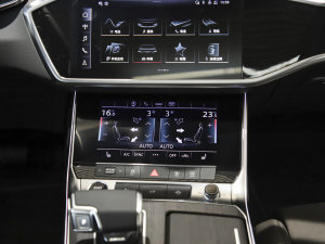 2022��45 TFSI quattro S-line ʥ�Tʿ ���{�{��