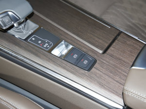 2022��45 TFSI quattro S-line ʥ�Tʿ �v܇�Ƅ���