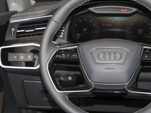 2022��45 TFSI quattro S-line ʥ�Tʿ �п؅^