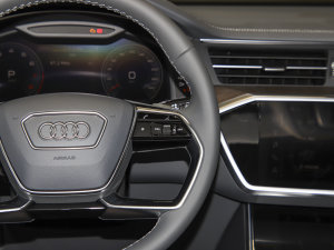 2022��45 TFSI quattro S-line ʥ�Tʿ �п؅^