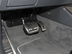 2022��45 TFSI quattro S-line ʥ�Tʿ �п؅^