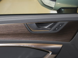 2022��45 TFSI quattro S-line ʥ�Tʿ �п؅^