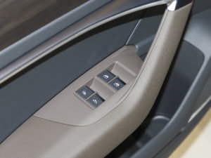 2022��45 TFSI quattro S-line ʥ�Tʿ ����܇�����ƅ^