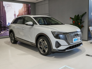 202240 e-tron ҫ \b ǰ45