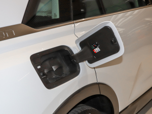 202240 e-tron ҫ \b ^