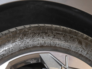 202240 e-tron ҫ \b ݆̥ߴ