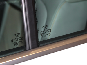 202240 e-tron ҫ \b ^