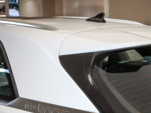 202240 e-tron ҫ \b ^