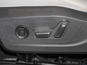 202240 e-tron ҫ \b {{