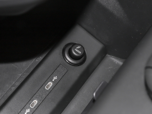 202240 e-tron ҫ \b g