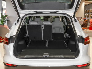 202240 e-tron ҫ \b g