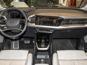 202240 e-tron ҫ \b п_