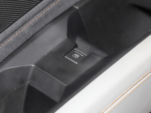 202240 e-tron ҫ \b ܇ƅ^