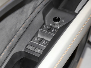 202240 e-tron ҫ \b {܇ƅ^	