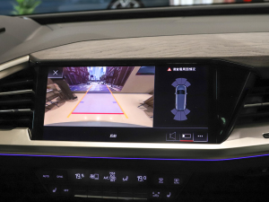 202240 e-tron ҫ \b п_@ʾ