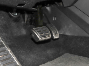 202240 e-tron ҫ \b п؅^