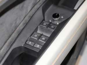 202240 e-tron ҫ \b п؅^