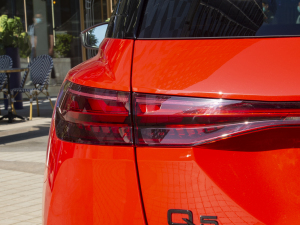 202250 e-tron quattro edition one ˇذ ^