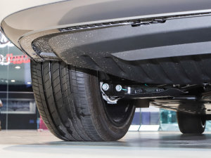 202250 e-tron quattro sҫ \b  ^