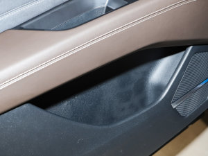 202250 e-tron quattro sҫ \b  Tg