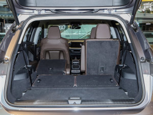 202250 e-tron quattro sҫ \b  g