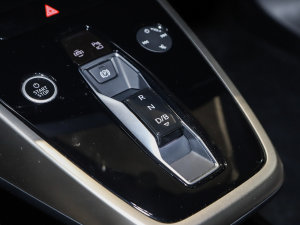 202250 e-tron quattro sҫ \b  QU