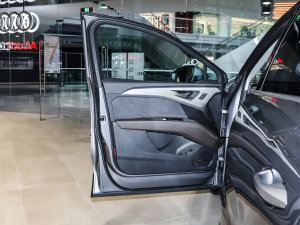 202250 e-tron quattro sҫ \b  {λ܇T