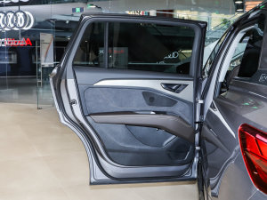 202250 e-tron quattro sҫ \b  ܇T