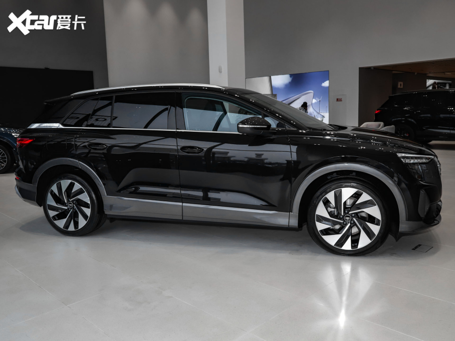 2024WQ5 e-tron 50 e-tron quattro ҫ \b